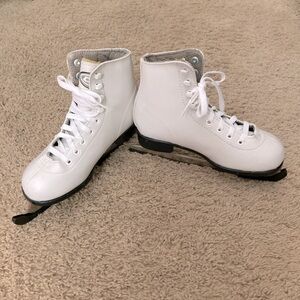 DBX Youth Size 1 Figure Skates